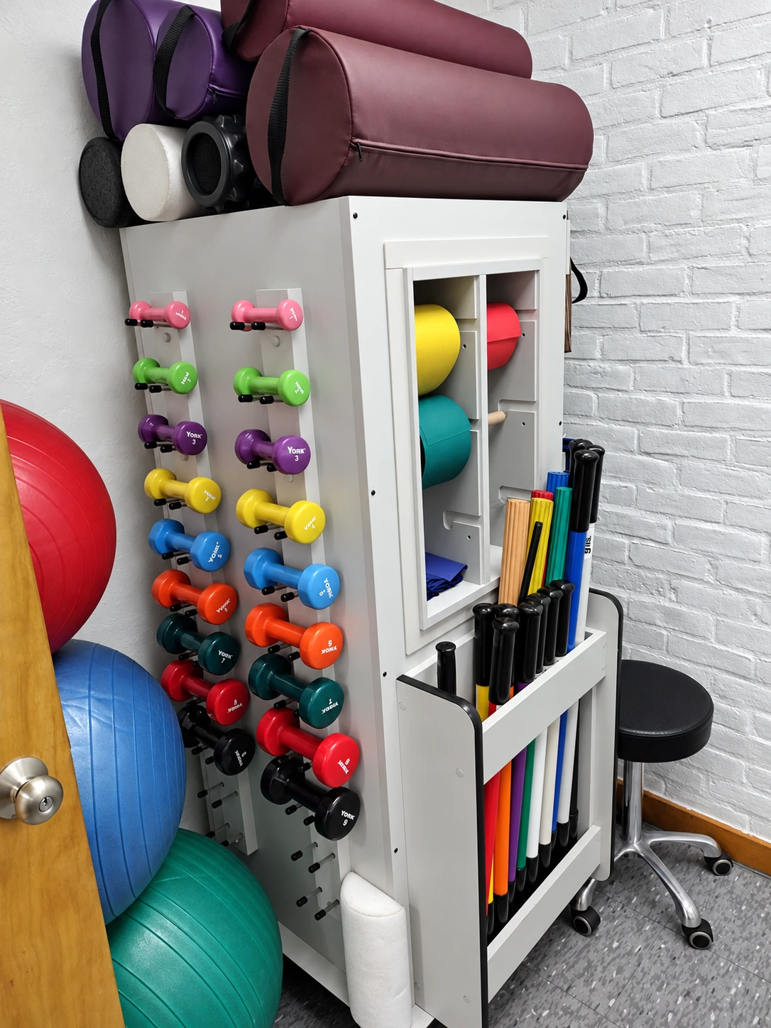 Apollo clinic strengthening equipment, weights and therapy tools